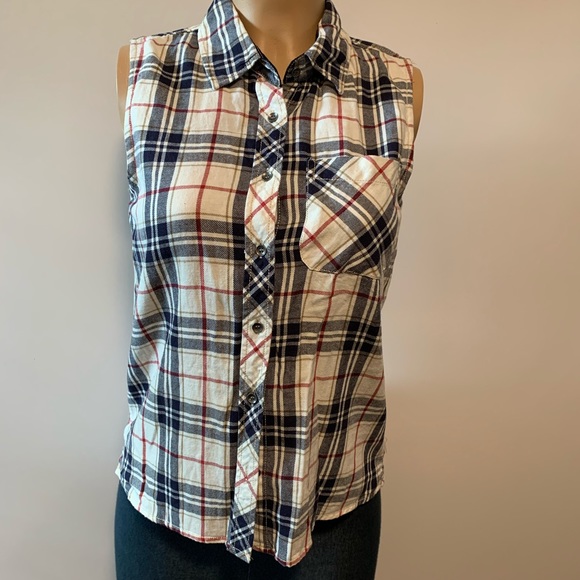 Forever 21 Tops - Forever21 women’s Junior plaid sleeveless shirt